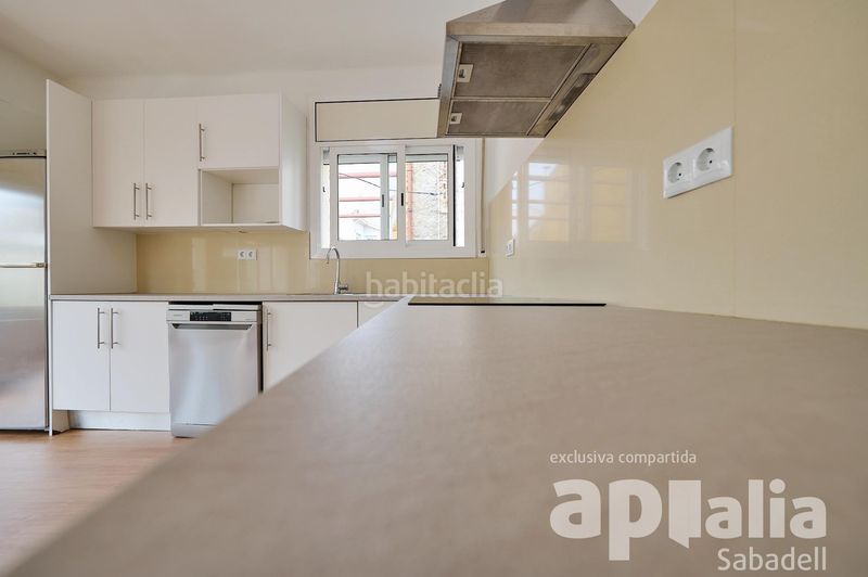 Foto 47cc9645-5882-4d18-a49c-b0f94a1a5455. Casa adossada amb aparcament a Sentmenat