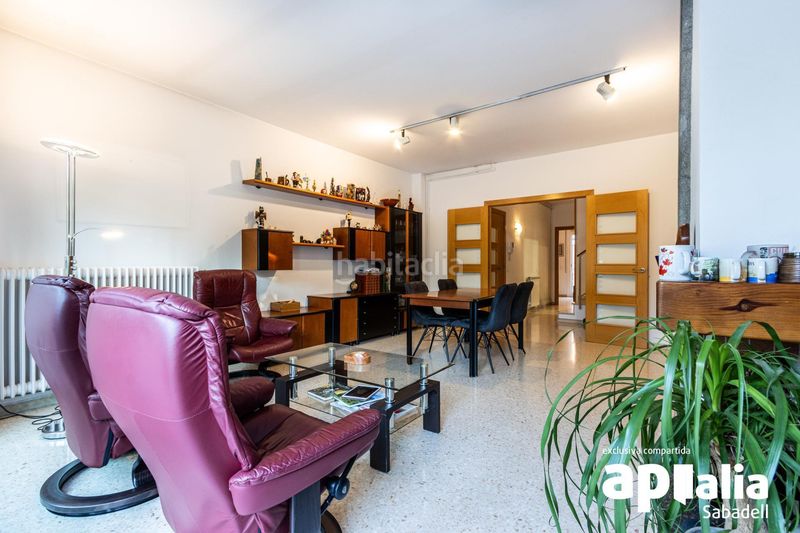 Foto 01d0b222-38da-49cd-9273-3dbc908aedf6. Casa amb calefacció aparcament a Creu Alta Sabadell
