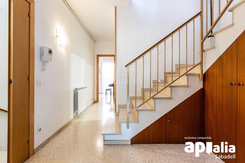 Foto 16a726b7-ba51-4b68-92da-1fef422a002e. Casa amb calefacció aparcament a Creu Alta Sabadell