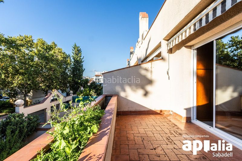 Foto ca56c746-4c14-44d5-8129-e29d8a8bcc38. Casa amb calefacció aparcament a Creu Alta Sabadell