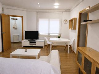 Etagenwohnung in La Vila. Oportunidad con licencia turística y potencial de ampliación