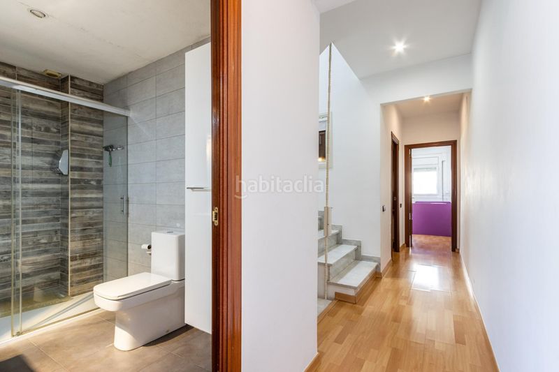 Foto 469372d4-69ae-49d2-be48-a08506c0c578. Casa adossada amb calefacció aparcament a Centre Sabadell
