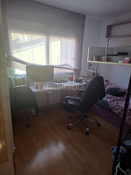Foto a6c3bb69-6652-4bf2-a0fd-99a521d4d1af. Casa adossada amb calefacció aparcament a Centre Sabadell