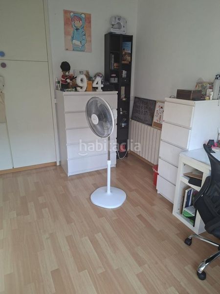 Foto aaea2560-8ffe-48ec-b108-371588f557a4. Casa adossada amb calefacció aparcament a Centre Sabadell