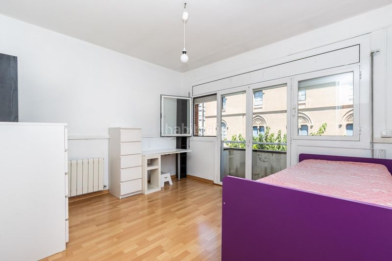 Foto bc00e9e0-3a84-4e15-b4ae-797ba6b52d44. Casa adossada amb calefacció aparcament a Centre Sabadell