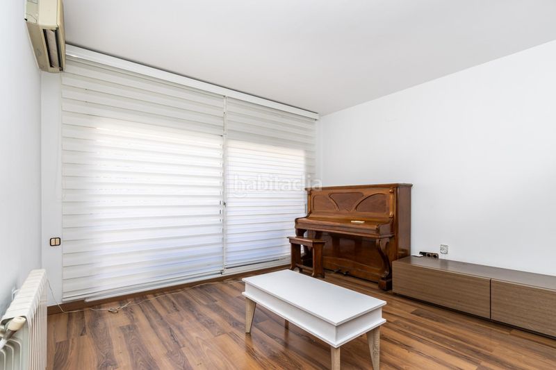 Foto e2c5f071-9cd1-4847-bebb-48c7ee239c63. Casa adossada amb calefacció aparcament a Centre Sabadell