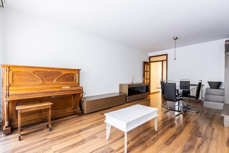 Foto f520ad62-8ade-4aee-807d-dd43647534c8. Casa adossada amb calefacció aparcament a Centre Sabadell