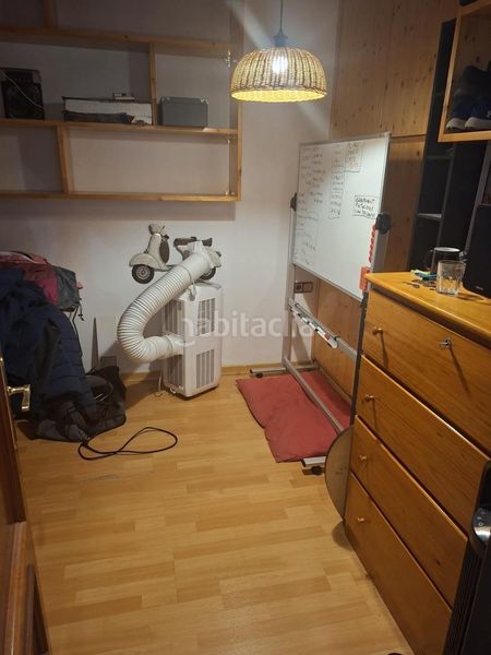 Foto f69bdfe3-a375-41b3-814a-b21a08550deb. Casa adossada amb calefacció aparcament a Centre Sabadell