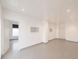Local Comercial en Concòrdia. Local esquinero con posibilidad de cambio de uso a vivienda