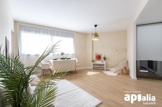 Pis a Les Fonts. Planta baixa amb detalls moderns a les fonts