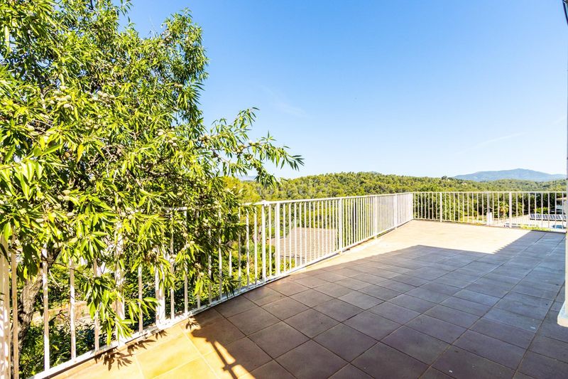 Foto aecd87c8-6773-43e7-a1d9-4328d77ff4a2. Casa amb aparcament a Sentmenat