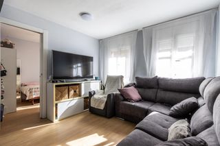 Pis a Concòrdia. Piso de 3 habitaciones con ascensor y patio interior en la conco