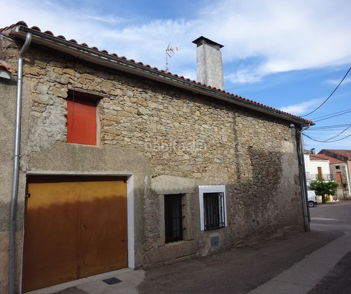 Foto c5276d70-2ab5-4ddd-a648-e8f7c51cfbb3. Casa amb aparcament a Casillas de Flores