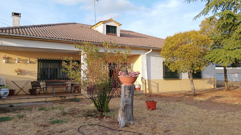 Foto b9abda77-4e4e-4e1c-b907-790fab34c922. Chalet with fireplace heating parking pool in Ciudad Rodrigo