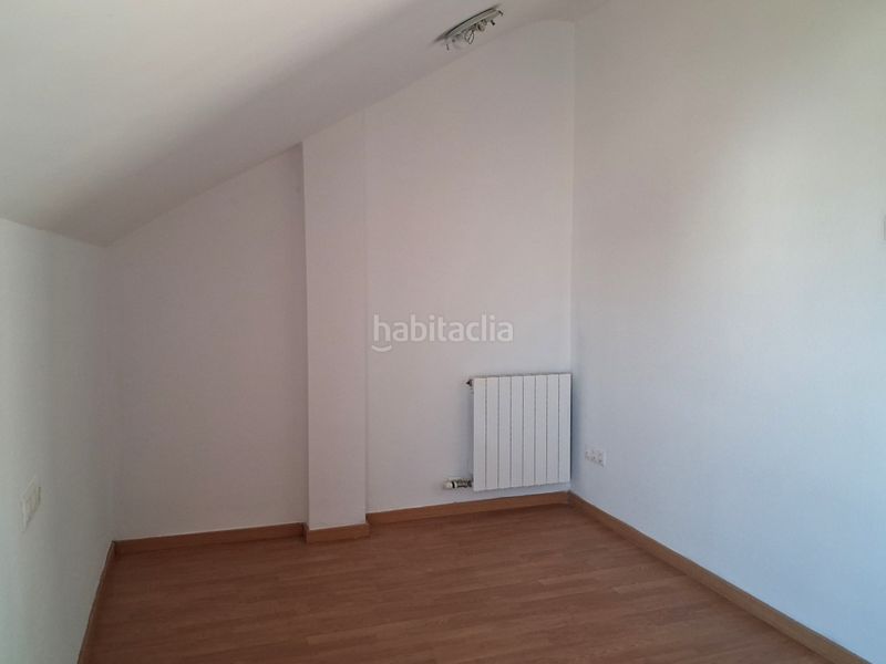 Foto d0e76fa9-cb4e-4e11-b16c-31e72782f686. Dúplex amb calefacció aparcament a Muela (La)