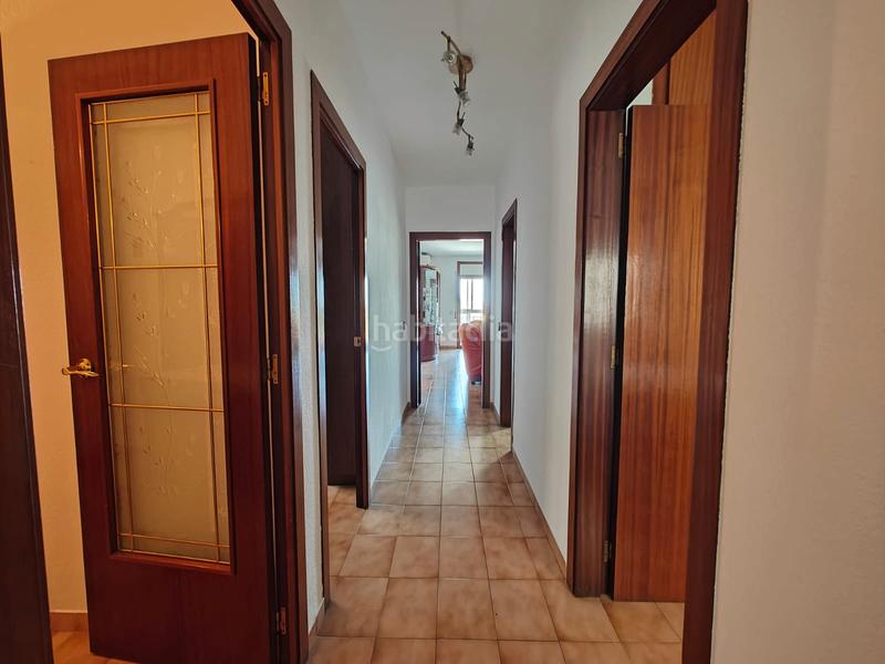 Foto 7b88f9f8-a79c-4fe2-83d6-e09c56352d57. Pis amb xemeneia a Nucli Antic Cunit