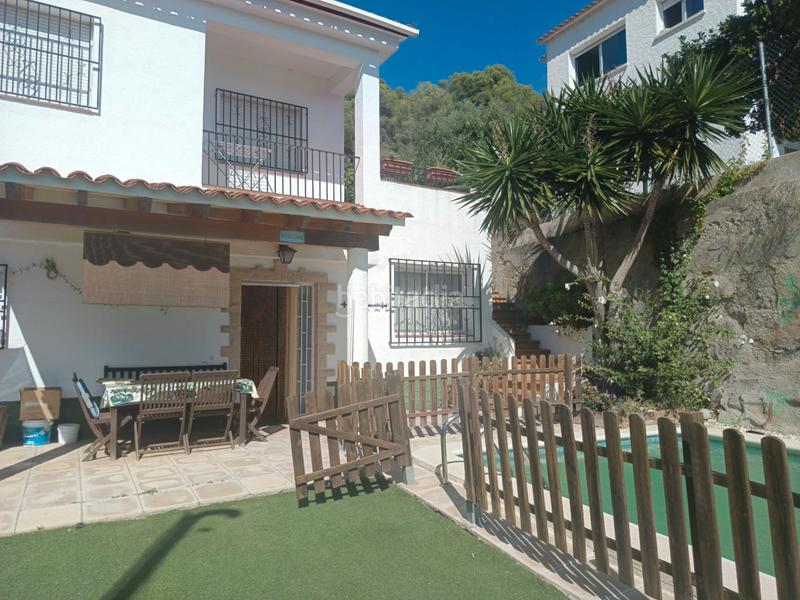 Foto 19f80e9d-7b89-4b3e-8216-dcb7c316b601. Casa amb xemeneia piscina a costa Cunit - els jardins - els rosers Cunit