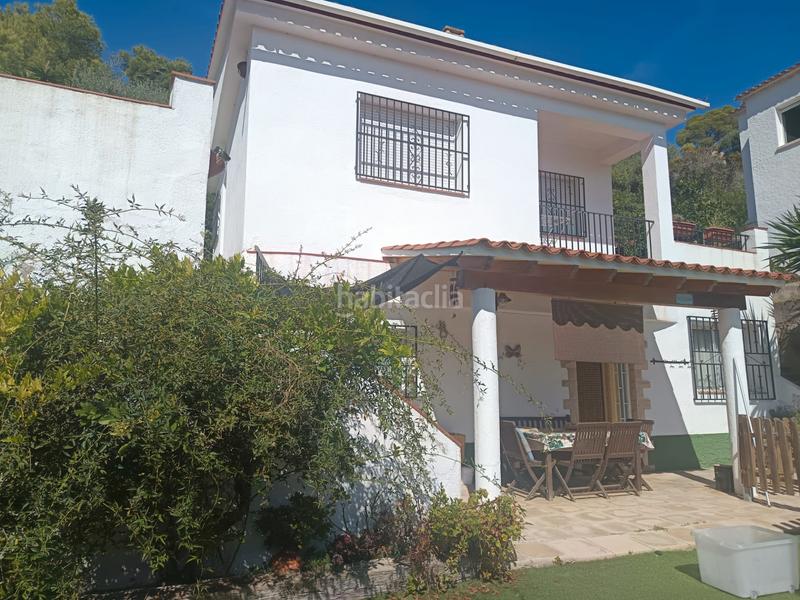 Foto 2b5dff7a-5ae4-43b0-b371-5f187dab2fbd. Casa amb xemeneia piscina a costa Cunit - els jardins - els rosers Cunit