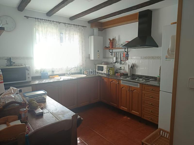 Foto 2d0a88f2-5844-448c-9a6b-c619402bddfd. Casa amb xemeneia piscina a costa Cunit - els jardins - els rosers Cunit