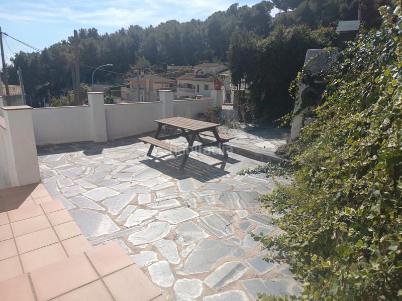 Foto 41df604b-c7c0-4e82-b79c-13258fd2ff37. Casa amb xemeneia piscina a costa Cunit - els jardins - els rosers Cunit