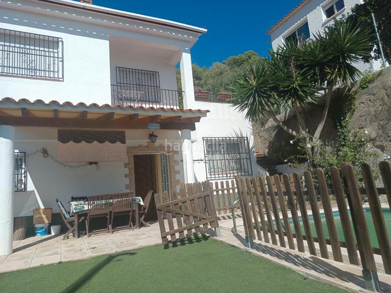 Foto 74998e4f-9aa5-4cfe-a6fc-012ef47a59b3. Casa amb xemeneia piscina a costa Cunit - els jardins - els rosers Cunit