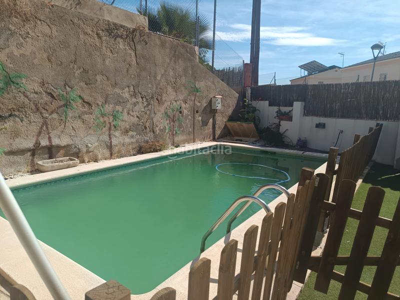 Foto 8e44871a-2c7b-4e4f-b53a-124644f7fd17. Casa amb xemeneia piscina a costa Cunit - els jardins - els rosers Cunit