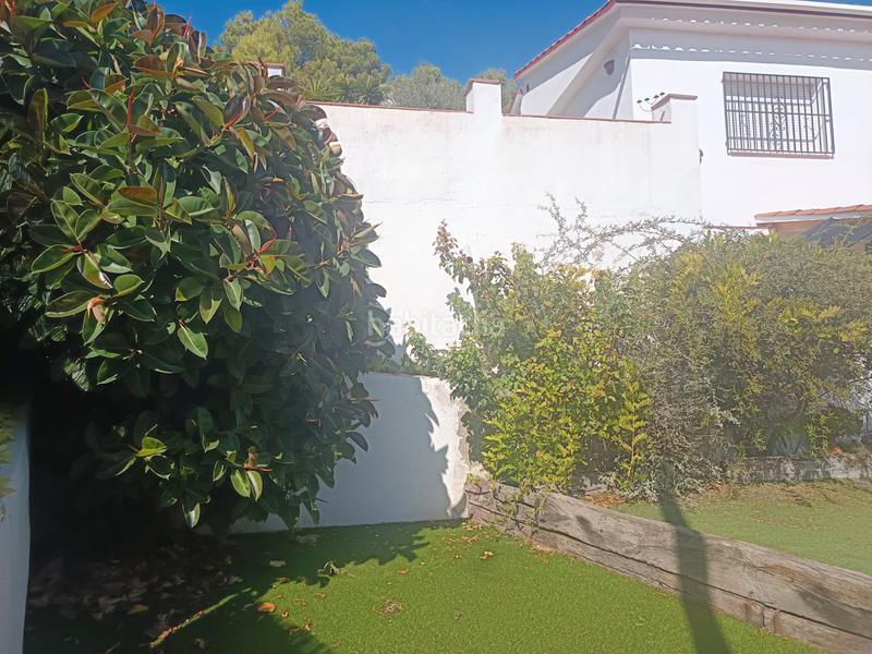 Foto 9ae15790-59a5-4edb-b3ea-ffb5e18b5f40. Casa amb xemeneia piscina a costa Cunit - els jardins - els rosers Cunit