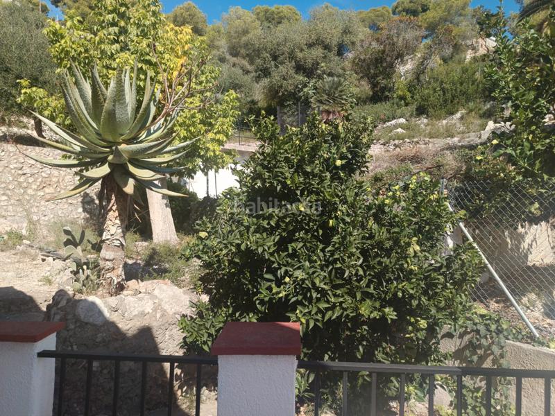 Foto b3b9e22b-7454-4ad5-8e27-86599f6aa994. Casa amb xemeneia piscina a costa Cunit - els jardins - els rosers Cunit