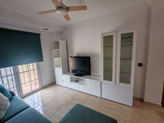 Rent Flat in Callejón del Castillo - El Calero - Las Huesas. Piso moderno  de 3 habitaciones amueblado en edificio con ascens