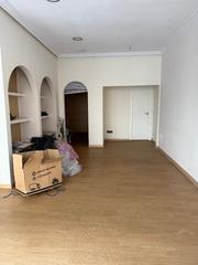 Alquiler Local Comercial en La Calzada. Local en brasil