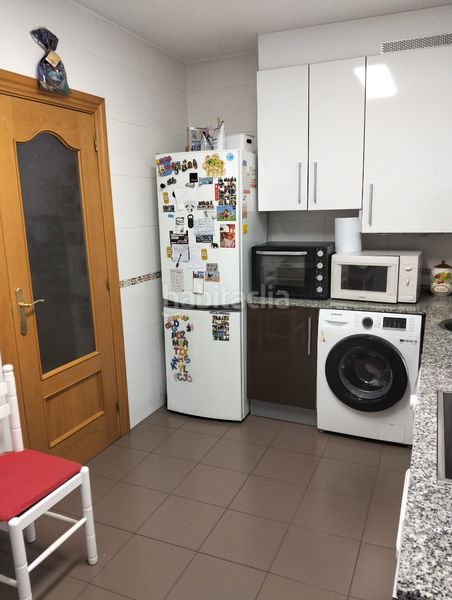 Foto 33f04b6b-5a35-45d4-a876-f582adc0b697. Casa adossada amb calefacció aparcament a Tremañes Gijón