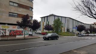 Location Local commercial à Avenida virxinia pereira renda 6. Bajo comercial de esquina