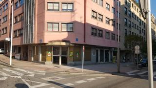 Local Comercial en Avenida de vigo 44. Bajo comercial de esquina al lado de mercadona