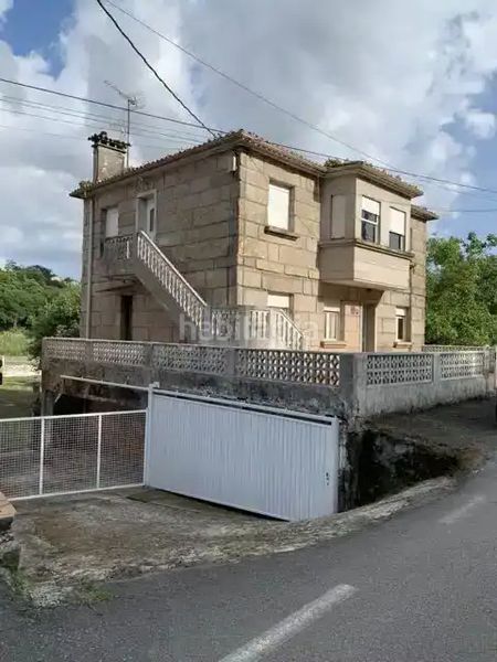 Foto 0a71861c-d9d4-4185-95c2-f558ce9b032f. Casa amb calefacció aparcament a Zona Fernández Labreda Pontevedra