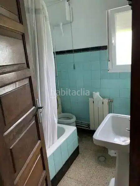 Foto 32249959-d296-408e-bb3f-0383b39b8fb8. Casa amb calefacció aparcament a Zona Fernández Labreda Pontevedra