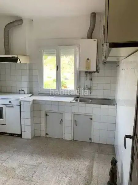 Foto 3cd68610-fbb1-46ee-905e-81a91eac3f38. Casa amb calefacció aparcament a Zona Fernández Labreda Pontevedra