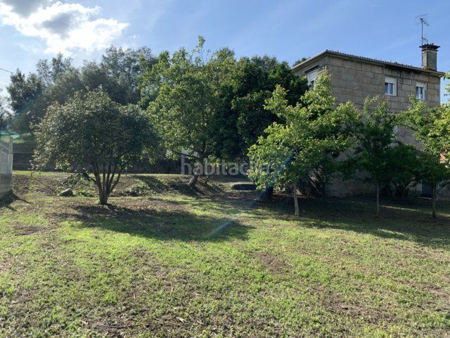 Foto 562ef92b-5fe8-41e9-a5bc-359662b39bd3. Casa amb calefacció aparcament a Zona Fernández Labreda Pontevedra