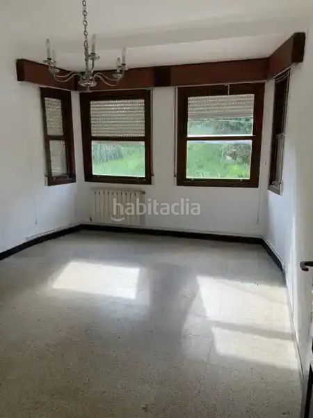 Foto 6f8b297b-83bb-43d6-821e-249f745baa3e. Casa amb calefacció aparcament a Zona Fernández Labreda Pontevedra