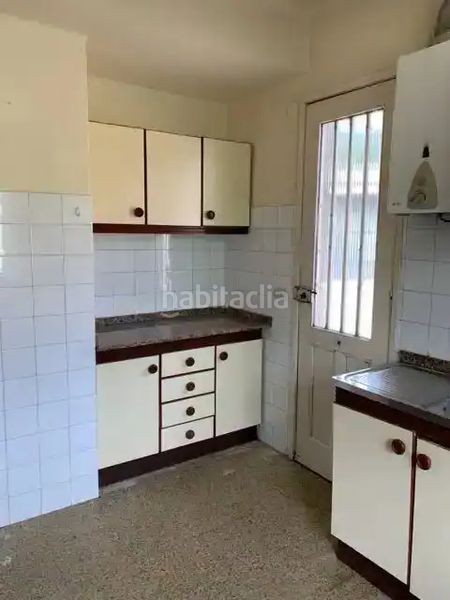 Foto 7ac29430-2832-408e-88b6-6e7d296f7be9. Casa amb calefacció aparcament a Zona Fernández Labreda Pontevedra