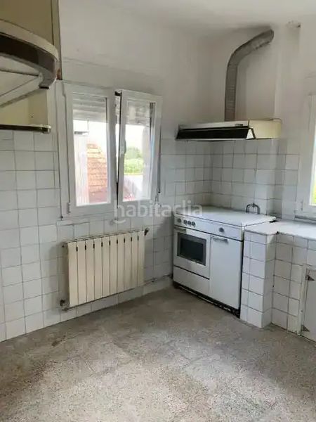 Foto b771d607-4d85-4977-ba66-d3f45a9fcf47. Casa amb calefacció aparcament a Zona Fernández Labreda Pontevedra