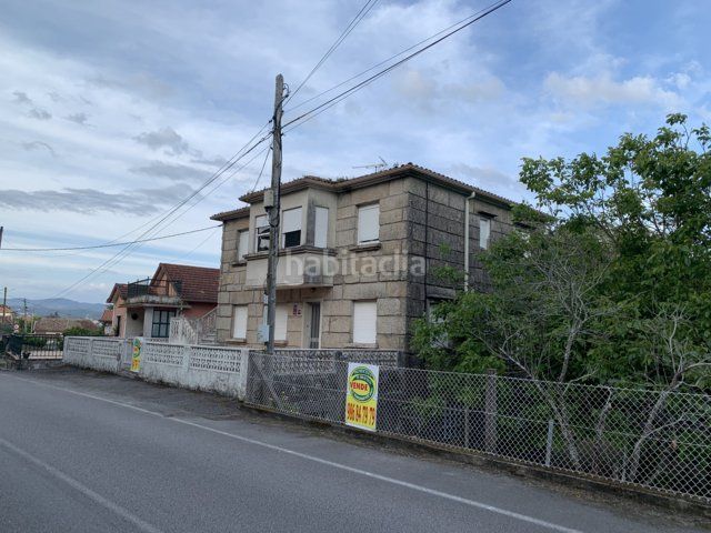Foto f0ec3eb6-4d9f-4014-b602-d6d73f55a715. Casa amb calefacció aparcament a Zona Fernández Labreda Pontevedra
