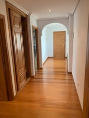 Affitto Appartamento in Rúa josé casal 11. Piso céntrico sin muebles.