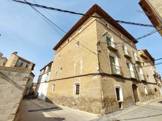Casa  Calle molino. Casa seorial y noble con patio.