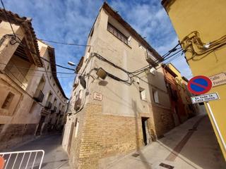 Masia  Calle horno. Casa esquinera en san esteban de litera