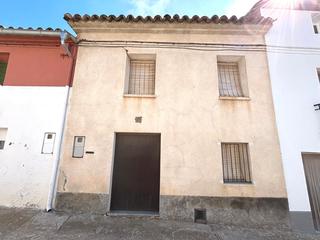 Mas  Calle clavel 17. Gran casa con jardin para disfrutar de la tranquilidad.