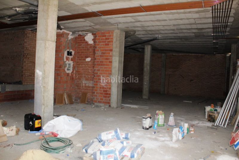 Foto 98719a3b-22c1-40bc-a3a8-461cb174e357. Local comercial a calle benito coll 81 a Binéfar