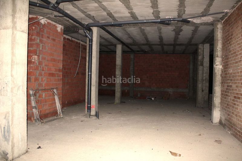 Foto a7ebc834-d882-4b27-a56a-c244257c18eb. Local comercial a calle benito coll 81 a Binéfar