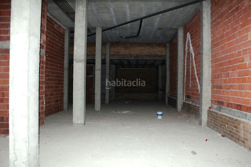 Foto cc52b6f3-c699-46fb-a39b-633450539bc4. Local comercial a calle benito coll 81 a Binéfar