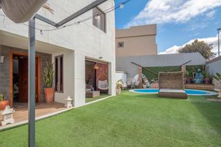 Xalet  Calle hibiscus. Se vende chalet adosado con piscina privada en la garita