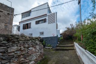 Masia  Calle basayeta. Se vende casa unifamiliar reformada e independiente, de 3 planta